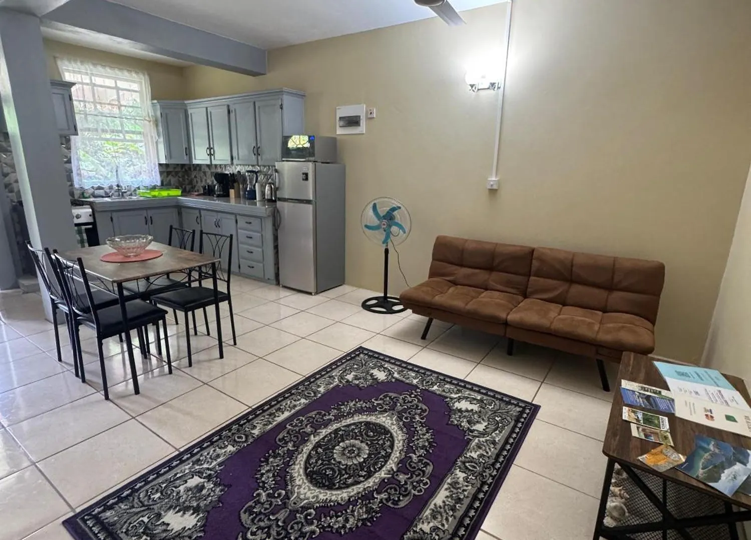 Апартаменты Cozy Vacation Retreat Apt 2 Trafalgar