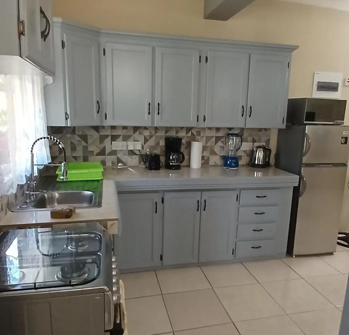 Cozy Vacation Retreat Apt 2 Trafalgar 0*,  多米尼克